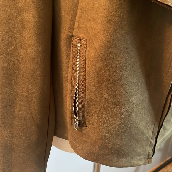 NEVER WORN! Olive Green Faux Suede Jacket - Picture 5 of 8